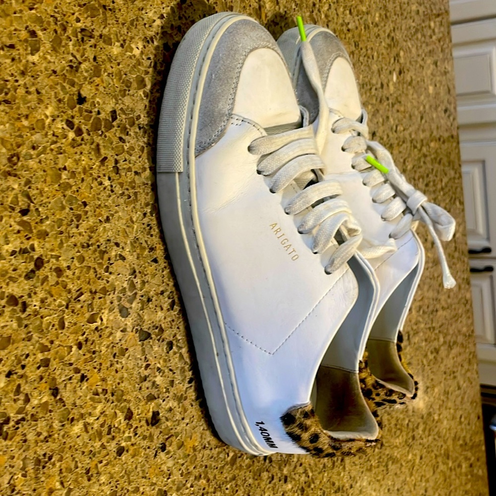 Trendy arigato white shoes size 7.5